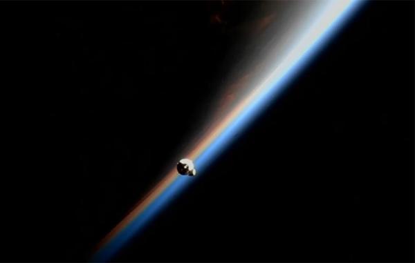 فضاپیمای اسپیس ایکس با ایجاد چشم انداز ای تماشایی به ایستگاه فضایی رسید